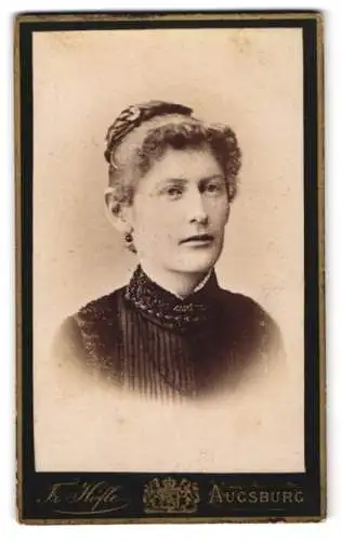 Fotografie Fritz Höfle, Augsburg, Zeugasse 226, Portrait einer Frau