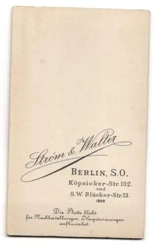 Fotografie Stróm u. Walter, Berlin, Köpenickerstr. 102, Portrait eines jungen Mannes