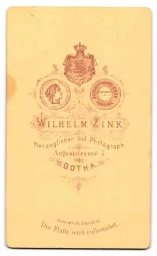 Fotografie Wilhelm Zink, Gotha, Auguststrasse 7, Porträt eines Mannes mit Brille und Bart