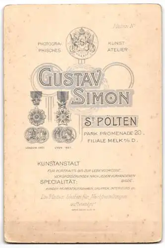 Fotografie Gustav Simon, St. Pölten, Park Promenade 20, Junges Hochzeitspaar mit Blumenstrauss