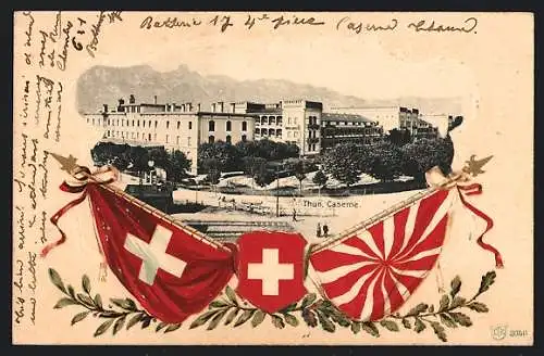 AK Thun, Partie an der Kaserne, Passepartout mit Wappen und Fahnen