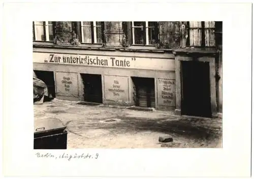 Fotografie Ansicht Berlin, alte Kneipe Zur unterirdischen Tante bekannt durch den Roman von Erdmann Graeser