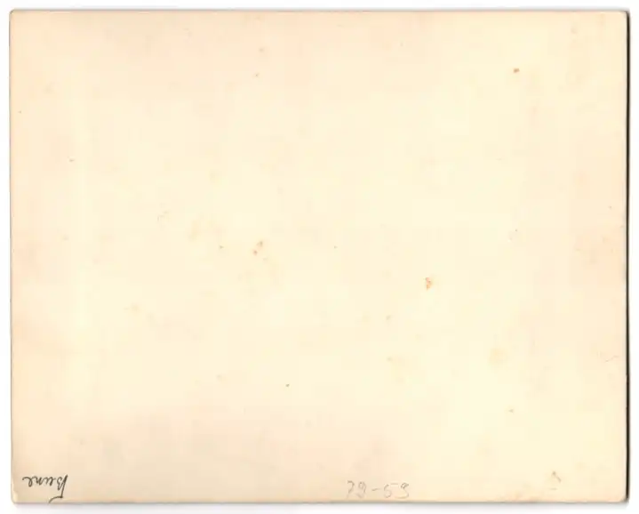 Fotografie Gustav Richard Lambert & Co., Singapur, singapurer Grasverkäufer mit Wickelhose und Strohhut 4