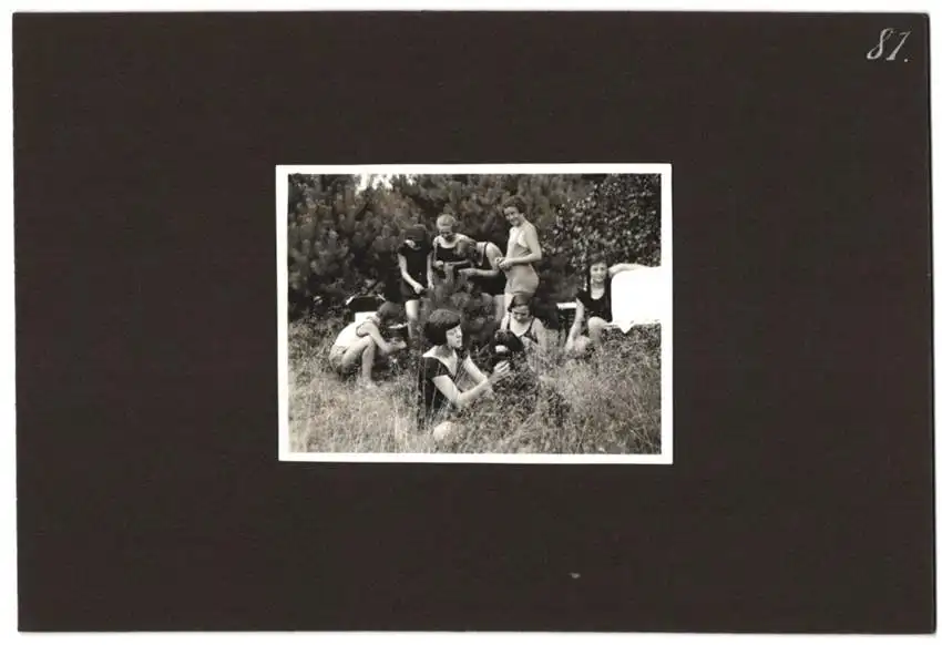 Fotoalbum mit 79 Fotografien Ansicht Hamburg-Uhlenhorst, Schullandheim Uhlenhorst, Bau des Hauses, Einweihung, Mädchen 10