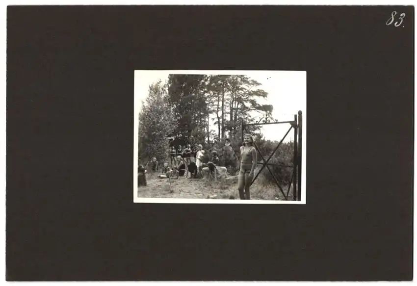 Fotoalbum mit 79 Fotografien Ansicht Hamburg-Uhlenhorst, Schullandheim Uhlenhorst, Bau des Hauses, Einweihung, Mädchen 11