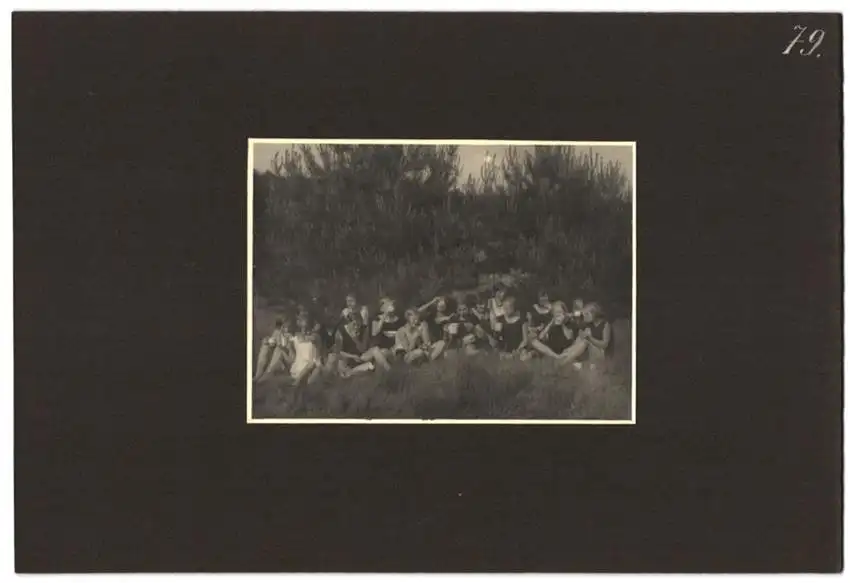 Fotoalbum mit 79 Fotografien Ansicht Hamburg-Uhlenhorst, Schullandheim Uhlenhorst, Bau des Hauses, Einweihung, Mädchen 14