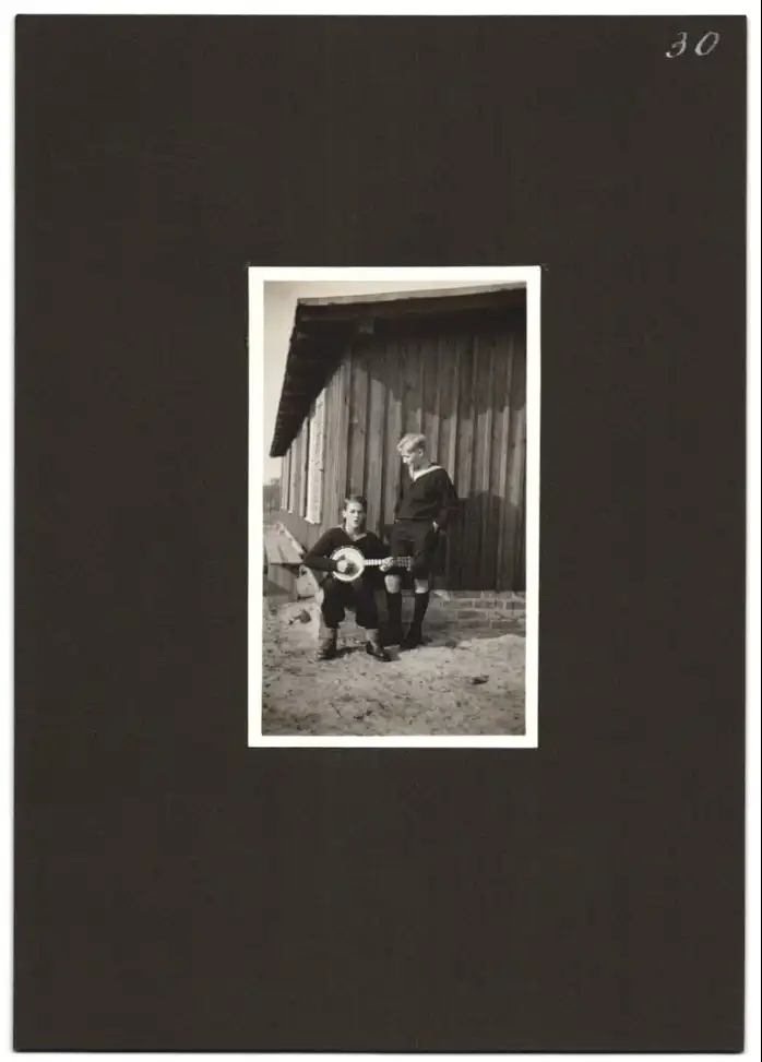 Fotoalbum mit 79 Fotografien Ansicht Hamburg-Uhlenhorst, Schullandheim Uhlenhorst, Bau des Hauses, Einweihung, Mädchen 24