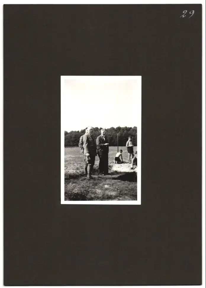 Fotoalbum mit 79 Fotografien Ansicht Hamburg-Uhlenhorst, Schullandheim Uhlenhorst, Bau des Hauses, Einweihung, Mädchen 30