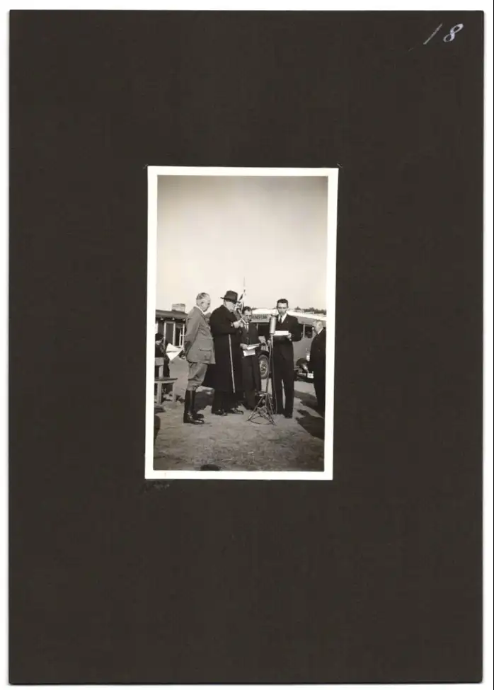 Fotoalbum mit 79 Fotografien Ansicht Hamburg-Uhlenhorst, Schullandheim Uhlenhorst, Bau des Hauses, Einweihung, Mädchen 31