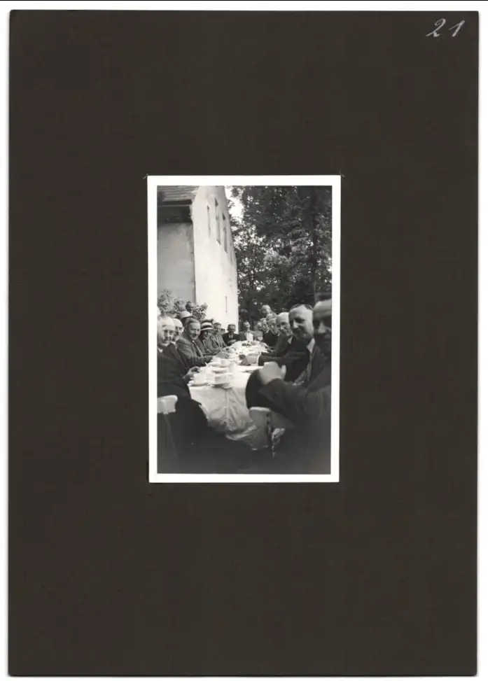 Fotoalbum mit 79 Fotografien Ansicht Hamburg-Uhlenhorst, Schullandheim Uhlenhorst, Bau des Hauses, Einweihung, Mädchen 33