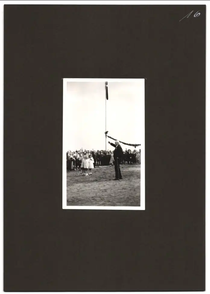 Fotoalbum mit 79 Fotografien Ansicht Hamburg-Uhlenhorst, Schullandheim Uhlenhorst, Bau des Hauses, Einweihung, Mädchen 38