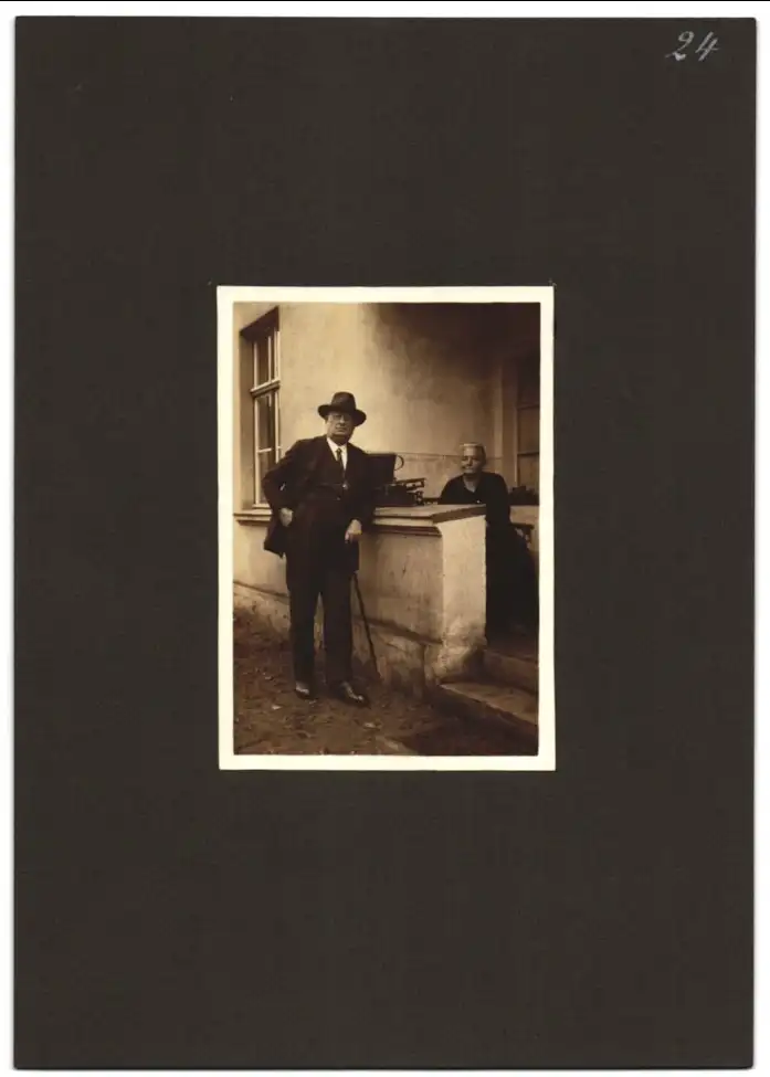 Fotoalbum mit 79 Fotografien Ansicht Hamburg-Uhlenhorst, Schullandheim Uhlenhorst, Bau des Hauses, Einweihung, Mädchen 39