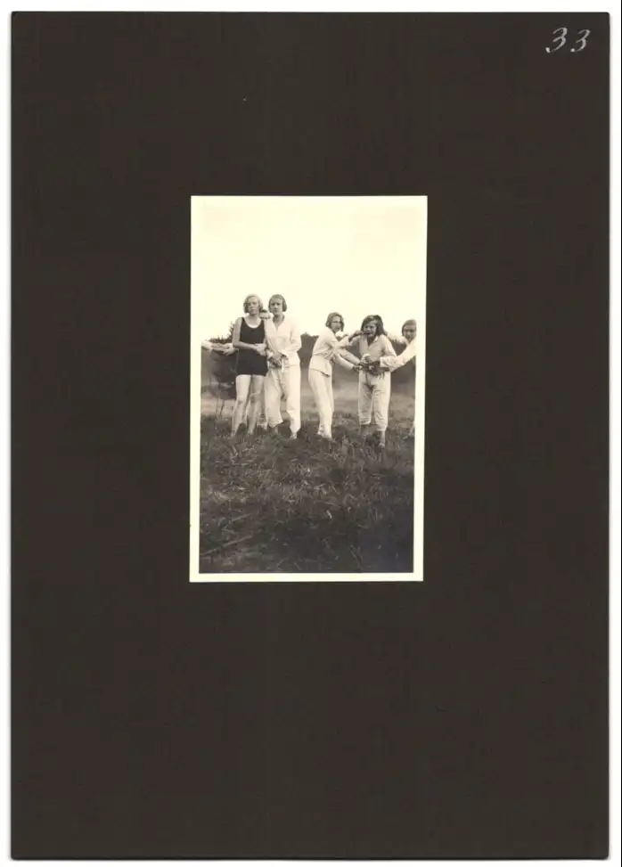 Fotoalbum mit 79 Fotografien Ansicht Hamburg-Uhlenhorst, Schullandheim Uhlenhorst, Bau des Hauses, Einweihung, Mädchen 43