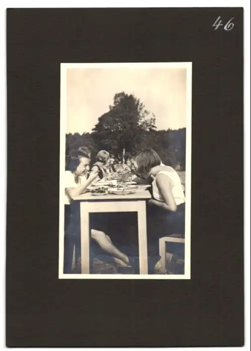 Fotoalbum mit 79 Fotografien Ansicht Hamburg-Uhlenhorst, Schullandheim Uhlenhorst, Bau des Hauses, Einweihung, Mädchen 53