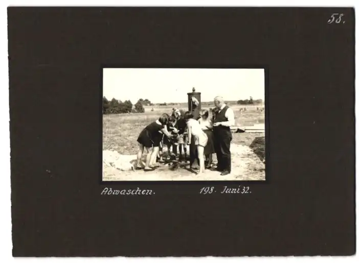 Fotoalbum mit 79 Fotografien Ansicht Hamburg-Uhlenhorst, Schullandheim Uhlenhorst, Bau des Hauses, Einweihung, Mädchen 57