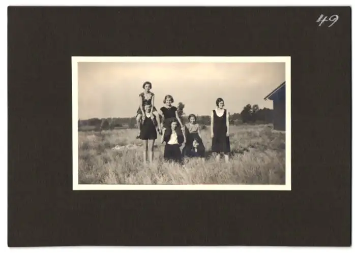 Fotoalbum mit 79 Fotografien Ansicht Hamburg-Uhlenhorst, Schullandheim Uhlenhorst, Bau des Hauses, Einweihung, Mädchen 61