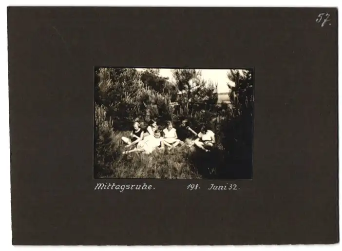 Fotoalbum mit 79 Fotografien Ansicht Hamburg-Uhlenhorst, Schullandheim Uhlenhorst, Bau des Hauses, Einweihung, Mädchen 65