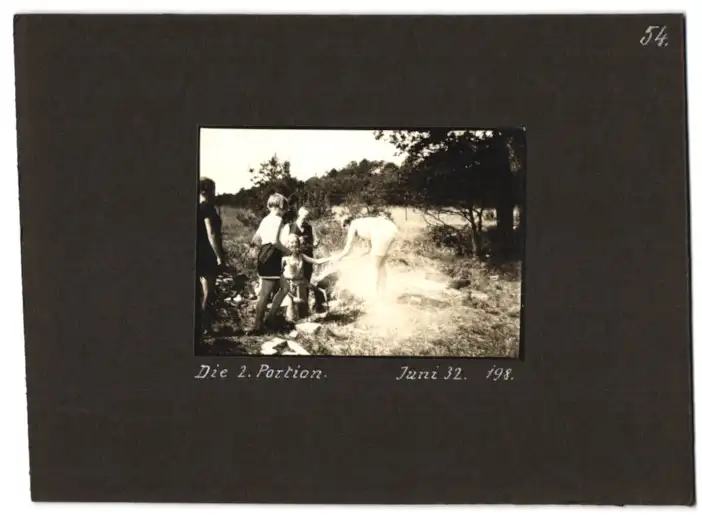 Fotoalbum mit 79 Fotografien Ansicht Hamburg-Uhlenhorst, Schullandheim Uhlenhorst, Bau des Hauses, Einweihung, Mädchen 74