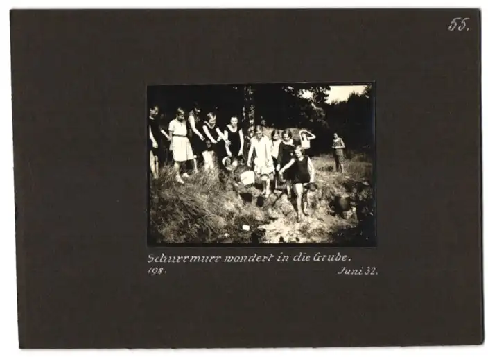 Fotoalbum mit 79 Fotografien Ansicht Hamburg-Uhlenhorst, Schullandheim Uhlenhorst, Bau des Hauses, Einweihung, Mädchen 75