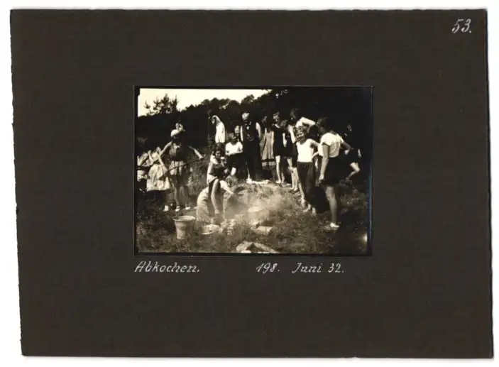 Fotoalbum mit 79 Fotografien Ansicht Hamburg-Uhlenhorst, Schullandheim Uhlenhorst, Bau des Hauses, Einweihung, Mädchen 77