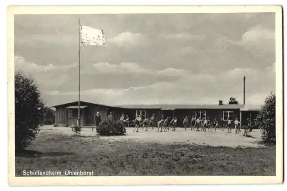 Fotoalbum mit 79 Fotografien Ansicht Hamburg-Uhlenhorst, Schullandheim Uhlenhorst, Bau des Hauses, Einweihung, Mädchen 81