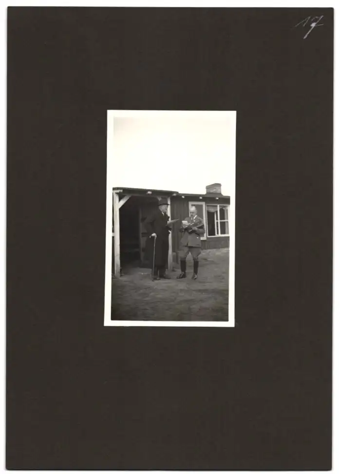 Fotoalbum mit 79 Fotografien Ansicht Hamburg-Uhlenhorst, Schullandheim Uhlenhorst, Bau des Hauses, Einweihung, Mädchen 83