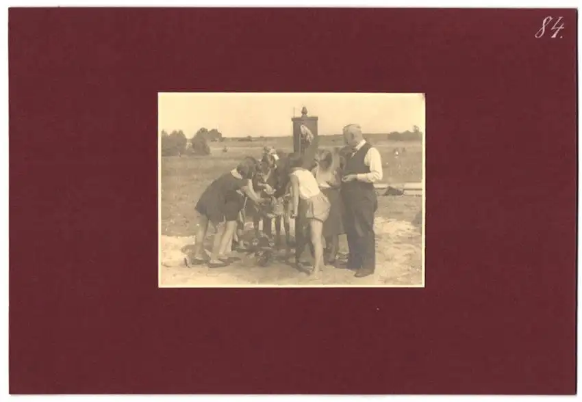 Fotoalbum mit 79 Fotografien Ansicht Hamburg-Uhlenhorst, Schullandheim Uhlenhorst, Bau des Hauses, Einweihung, Mädchen 9