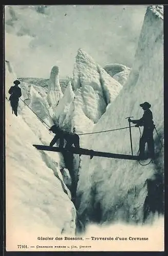 AK Glacier du Bossons, Traversée d`une Crevasse, Bergsteiger