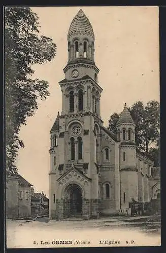 AK Les Ormes, L`Église avec son architecture distincte