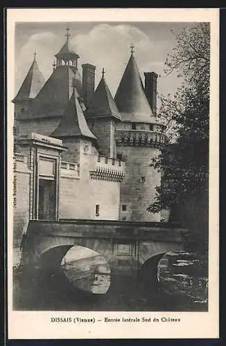 AK Dissais, Entrée latérale sud du château