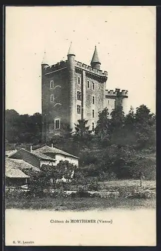 AK Morthemer, Vue du Château imposant et des environs boisés