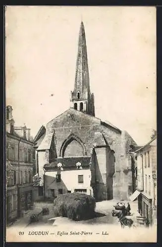 AK Loudun, Église Saint-Pierre et rue environnante