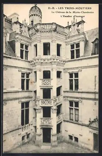 AK Les Trois-Moutiers, Le Château de la Motte-Chandeniers, L`Escalier d`honneur