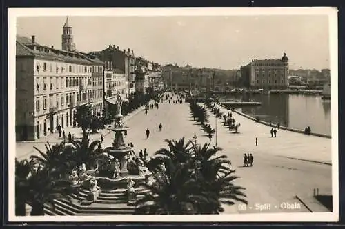 AK Split, Obala, Blick die Uferpromenade entlang mit Springbrunnen