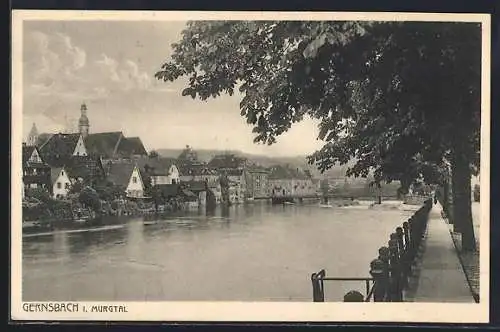 AK Gernsbach / Murgtal, Blick von der Uferpromenade zum Ort