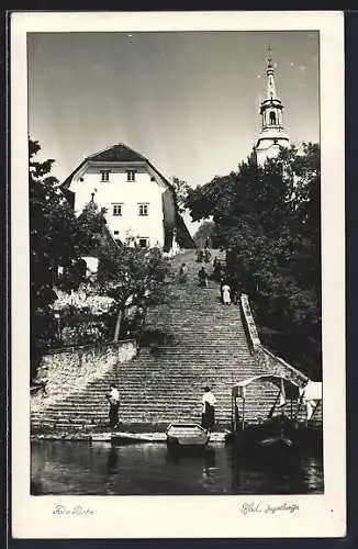 AK Bled, Treppe am Ufer, Blick zur Kirche