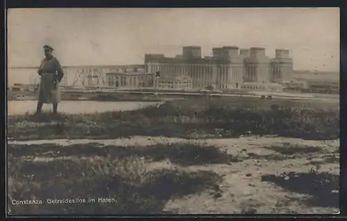 AK Constanza, Stadt zur Zeit der Deutschen Besetzung, Getreidesilos im Hafen