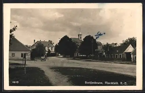 AK Graifenbrunn /N.-D., Marchfeld, Strassenpartie mit Kirche