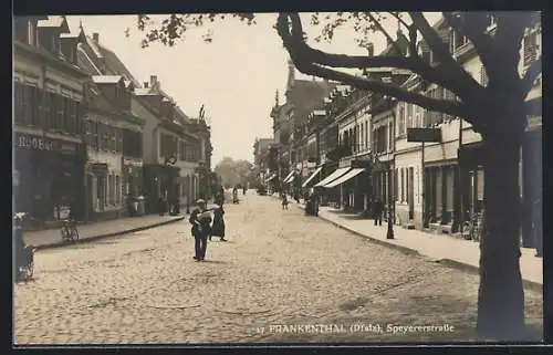 AK Frankenthal /Pfalz, Passanten in der Speyerstrasse