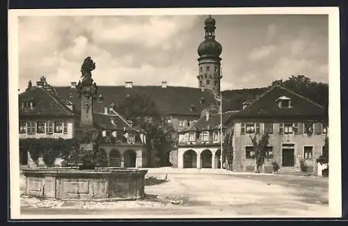 AK Weikersheim, Marktplatz mit Brunnen
