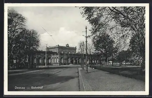 AK Dessau, Bahnhof mit Strassenpartie