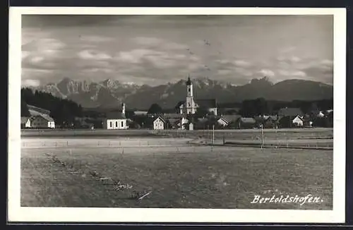 AK Bertoldshofen, Ortspartie mit Kirche