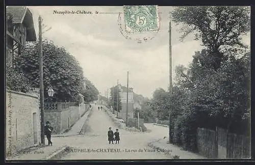 AK Neauphle-le-Chateau, La Rue du Vieux Chateau