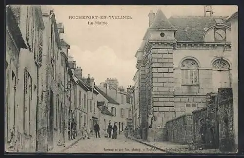 AK Rochefort-en-Yvelines, La Mairie et la Rue