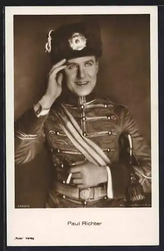 AK Schauspieler Paul Richter in Uniform Garde-Husar mit Pelzmütze