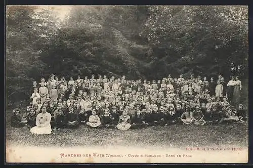 AK Mandres-sur-Vair, Colonie Scolaire, Dans le Parc