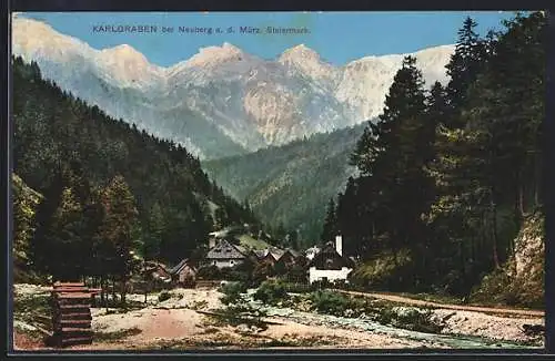 AK Neuberg an der Mürz, Karlgraben, Ortsansicht mit kleiner Kirche, Talblick und gewaltiges Bergpanorama