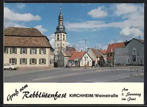 AK Kirchheim /Weinstrasse, Partie an der Kirche, Weinhandlung und parkendes Auto