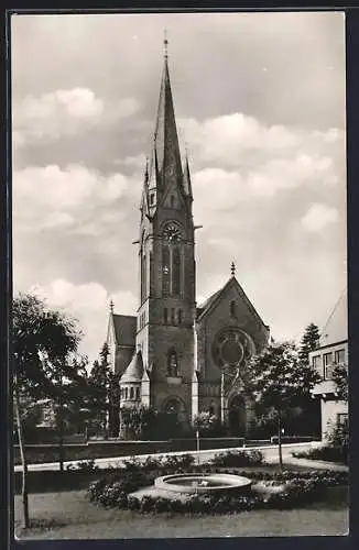 AK Eisenberg /Pfalz, Prot. Kirche mit Strassenpartie und Brunnen