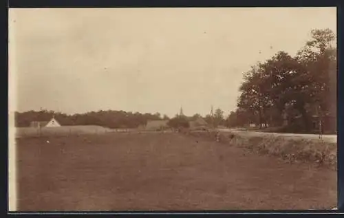 Foto-AK Tinnen, Ortseingang vom Feld aus